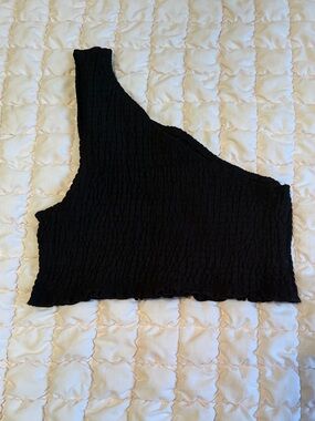Black One-Shoulder Ribbed Crop Top - Women